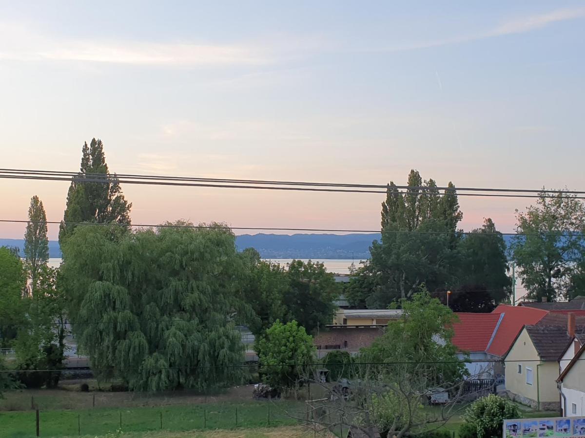 Sophie Apartment With Balcony Balatonbereny Exterior photo